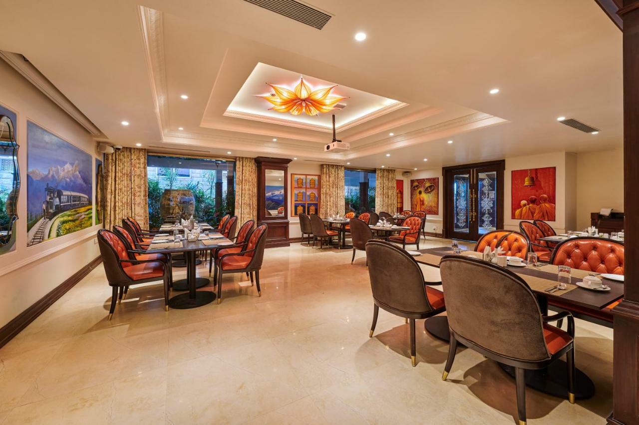 เมย์แฟร์ เลค รีสอร์ต Hotel Raipur  ภายนอก รูปภาพ